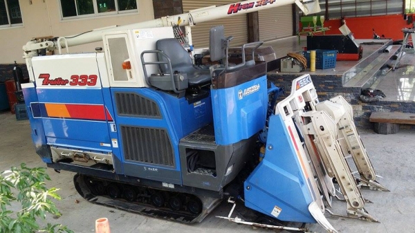 รถเกี่ยวข้าวพร้อมนวดข้าวในตัว แบบนั่งขับ เก่าญี่ปุ่น  ISEKI  Frontier 333 สภาพสวย เครื่องยนต์ติดง่ายพร้อมใช้งาน ไม่เคยใช้งานในไทย