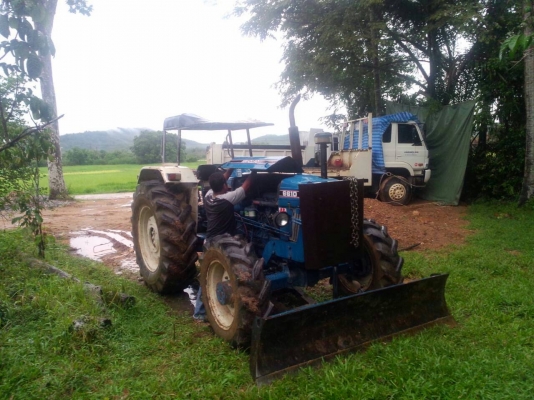 Ford 6610  มีอินวอยซ์ ขายพร้อมอุปกรณ์ผานสามคะ