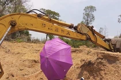 KOMATSU PC 120-2 รถบอดี้เดิมๆสภาพดีพร้อมใช้งานได้เลยครับ เครื่องยนต์เดิมปั๊มเดิมทำงานได้ดีมากครับ ภายในเก๋งคอนโทรลยาว ภายนอกบูมอาร์มสวยมีปะนิดหน่อยครับ ระบบไฮดรอลิกส์ไม่มีแตกเยิ้มแห้งดีครับ ช่วงล่างแน่น เฟลมไม่มีผุทั้งสองข้าง ใบแทรกใหญ่สภาพดีประมาณ 60\% พร