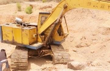 KOMATSU PC 120-2 รถบอดี้เดิมๆสภาพดีพร้อมใช้งานได้เลยครับ เครื่องยนต์เดิมปั๊มเดิมทำงานได้ดีมากครับ ภายในเก๋งคอนโทรลยาว ภายนอกบูมอาร์มสวยมีปะนิดหน่อยครับ ระบบไฮดรอลิกส์ไม่มีแตกเยิ้มแห้งดีครับ ช่วงล่างแน่น เฟลมไม่มีผุทั้งสองข้าง ใบแทรกใหญ่สภาพดีประมาณ 60\% พร