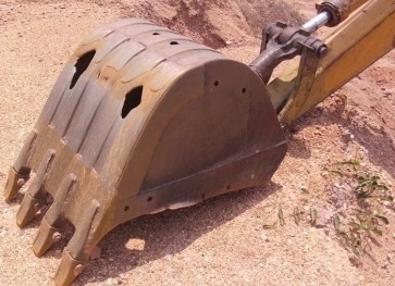 KOMATSU PC 120-2 รถบอดี้เดิมๆสภาพดีพร้อมใช้งานได้เลยครับ เครื่องยนต์เดิมปั๊มเดิมทำงานได้ดีมากครับ ภายในเก๋งคอนโทรลยาว ภายนอกบูมอาร์มสวยมีปะนิดหน่อยครับ ระบบไฮดรอลิกส์ไม่มีแตกเยิ้มแห้งดีครับ ช่วงล่างแน่น เฟลมไม่มีผุทั้งสองข้าง ใบแทรกใหญ่สภาพดีประมาณ 60\% พร