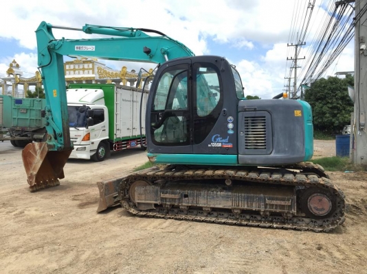 ขาย Kobelco SK135SR-1ES (YY04) ซุปเปอร์ ปี2006 มีใบมีดดัน แทรคเหล็กหุ้มยาง 4,600ชม.