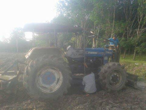 FORD 7610  มีผานสามและผาน 7 ให้คะ