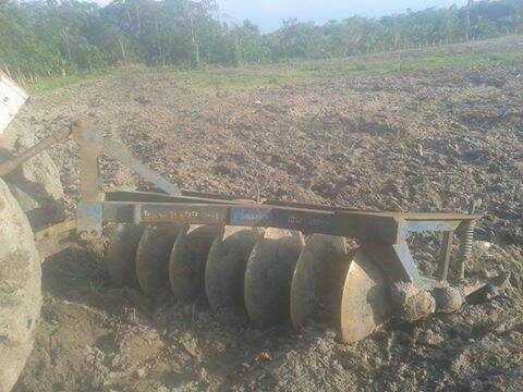 FORD 7610  มีผานสามและผาน 7 ให้คะ