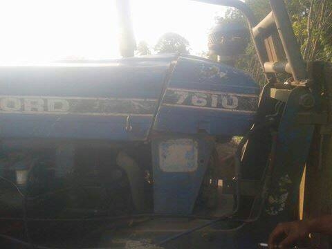 FORD 7610  มีผานสามและผาน 7 ให้คะ