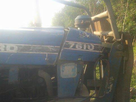 FORD 7610  มีผานสามและผาน 7 ให้คะ