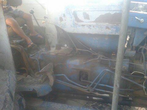 FORD 7610  มีผานสามและผาน 7 ให้คะ