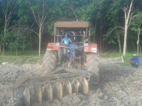 FORD 7610  มีผานสามและผาน 7 ให้คะ