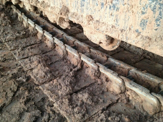 ขาย KOMATSU PC 200-5 สภาพสวยพร้อมใช้ ราคาต่อรองได้ ติดต่อได้ที่คุณ อ๊อฟ พิจิตร 086-737-9991