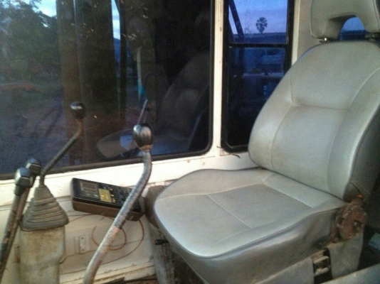 ขาย KOMATSU PC 200-5 สภาพสวยพร้อมใช้ ราคาต่อรองได้ ติดต่อได้ที่คุณ อ๊อฟ พิจิตร 086-737-9991