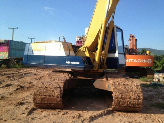 ขาย KOMATSU PC 200-5 สภาพสวยพร้อมใช้ ราคาต่อรองได้ ติดต่อได้ที่คุณ อ๊อฟ พิจิตร 086-737-9991