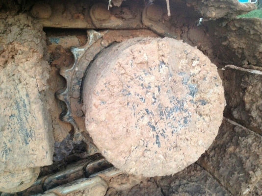 ขาย KOMATSU PC 200-5 สภาพสวยพร้อมใช้ ราคาต่อรองได้ ติดต่อได้ที่คุณ อ๊อฟ พิจิตร 086-737-9991