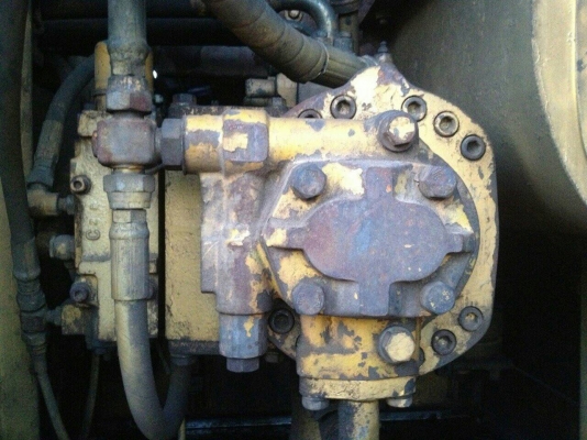 ขาย KOMATSU PC 200-5 สภาพสวยพร้อมใช้ ราคาต่อรองได้ ติดต่อได้ที่คุณ อ๊อฟ พิจิตร 086-737-9991