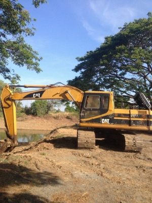 ขาย CAT 320 B สภาพสวยพร้อมใช้ ราคาต่อรองได้ ติดต่อได้ที่คุณ อ๊อฟ พิจิตร 086-737-9991