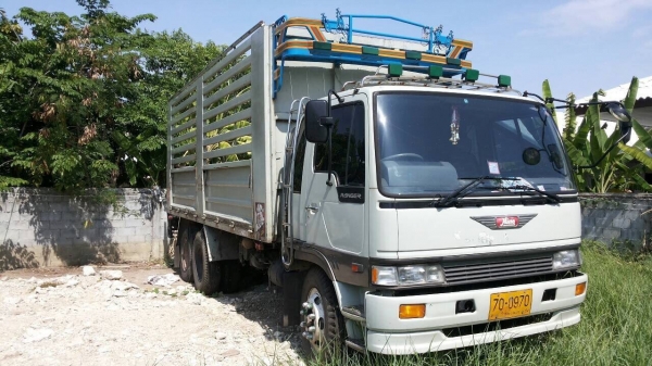 10 ล้อHINO 3H 195 แท้ กระจกไฟฟ้า เครื่องดี ครัทซีสวย ยางดี รถพร้อมใช้งาน ขาย 800,000 บาท ศุภากร 081-4252943