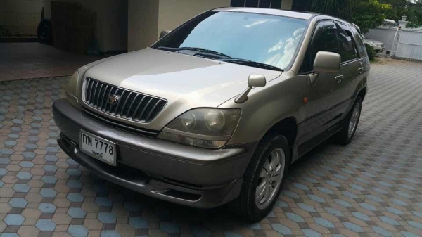 รถHarrier ปี05 สีทอง เครื่อง2400cc LPG