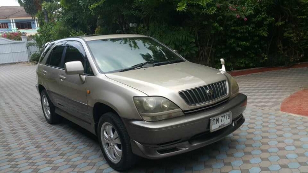 รถHarrier ปี05 สีทอง เครื่อง2400cc LPG