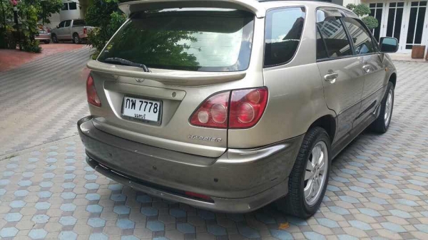 รถHarrier ปี05 สีทอง เครื่อง2400cc LPG