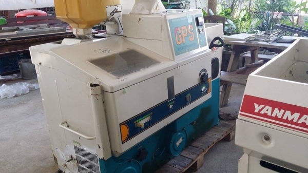 เครื่องสีข้าวกล้องเก่าญี่ปุ่น  SATAKE  รุ่น GPS 350  (1) สภาพสวย เครื่องพร้อมใช้งาน  ไม่เคยใช้งานในไทย