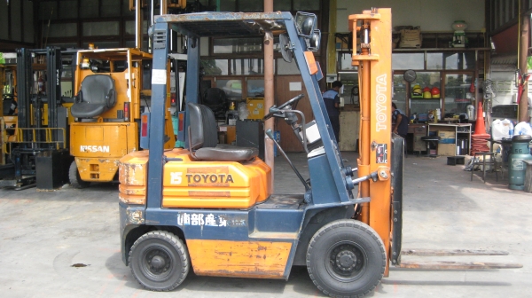 TOYOTA forklift  1.5 ตัััน  เบนซิน รถญี่ปุ่น