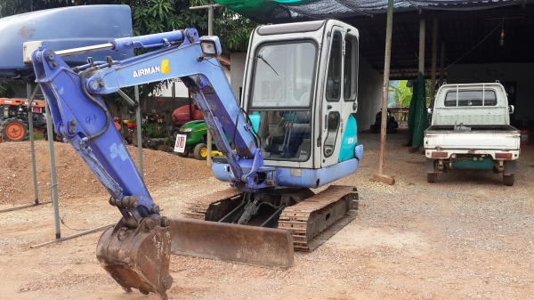 ขายด่วน รถขุดเล็ก Airman ax25-2  มีเก๋ง  สภาพพร้อมใช้งาน
