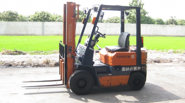 TOYOTA forklift  1.5 ตัััน  เบนซิน รถญี่ปุ่น