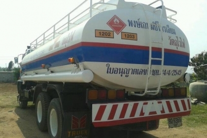 ขายหัวคัสชีส์รถบรรทุก10ล้อ1เพลาและถังน้ำมัน ยี่ห้อisuzu rocky195แรง รถพร้อมใช้งานครับ