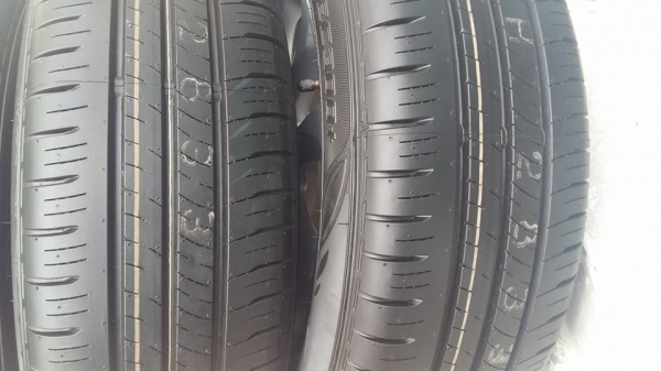 ขายล้อแม็กป้ายแดง new mazda2 15"พร้อมยางปี15  สนใจติดต่อเล็กคลองสามครับ 081-3747940