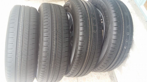 ขายล้อแม็กป้ายแดง new mazda2 15"พร้อมยางปี15  สนใจติดต่อเล็กคลองสามครับ 081-3747940