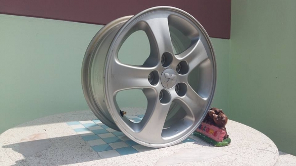ขายล้อแม็กป้ายแดง mitsu triton เตี้ย 15" สนใจติดต่อเล็กคลองสามครับ 081-3747940