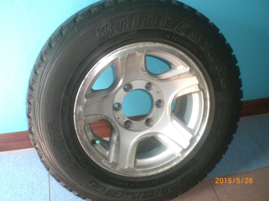 แม็ก15  6รู พร้อมยาง 225-70-15  มีครบ 4 ล้อ ราคา 6000