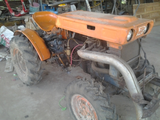 ขายตามสภาพรถไถB6000คูโบต้าโฟวินเครื่องติดปกติมีแต่ตัวรถ