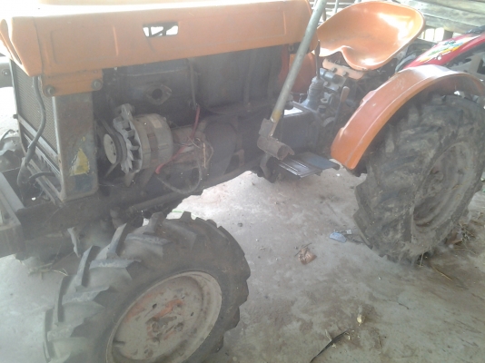 ขายตามสภาพรถไถB6000คูโบต้าโฟวินเครื่องติดปกติมีแต่ตัวรถ