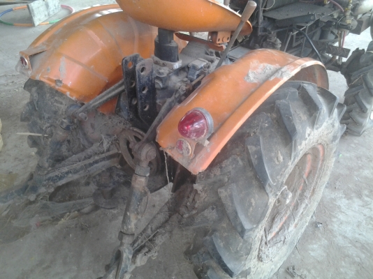 ขายตามสภาพรถไถB6000คูโบต้าโฟวินเครื่องติดปกติมีแต่ตัวรถ