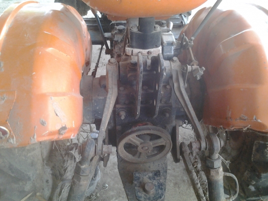 ขายตามสภาพรถไถB6000คูโบต้าโฟวินเครื่องติดปกติมีแต่ตัวรถ