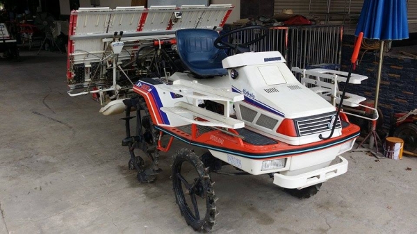 รถปลูกข้าวนั่งขับ KUBOTA รุ่น S1-500R เก่าญี่ปุ่น  ดำนา 5 แถว สภาพสวย เครื่องยนต์ติดง่าย สภาพพร้อมใช้งาน