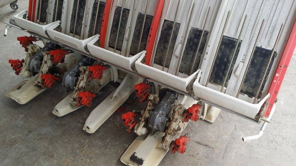 รถปลูกข้าวนั่งขับ KUBOTA รุ่น S1-500R เก่าญี่ปุ่น  ดำนา 5 แถว สภาพสวย เครื่องยนต์ติดง่าย สภาพพร้อมใช้งาน