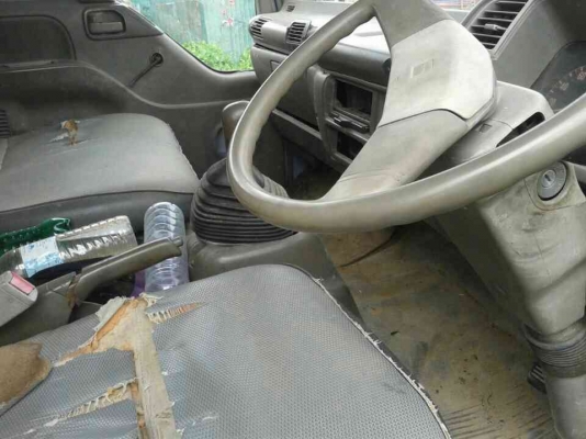 หกล้อ อีซูซุ NPR120ฝาขาวปี42 แอร์ พ.เวอร์ ยาว5ม สภาพพรัอมใช้งาน เล่มทะเบียนพร้อมโอน