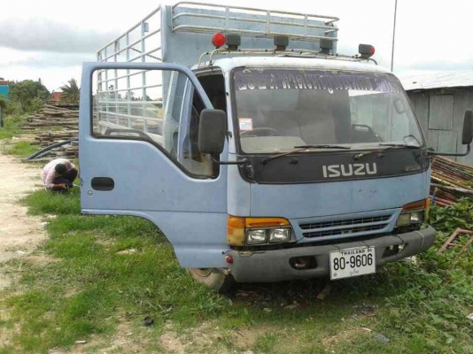 หกล้อ อีซูซุ NPR120ฝาขาวปี42 แอร์ พ.เวอร์ ยาว5ม สภาพพรัอมใช้งาน เล่มทะเบียนพร้อมโอน