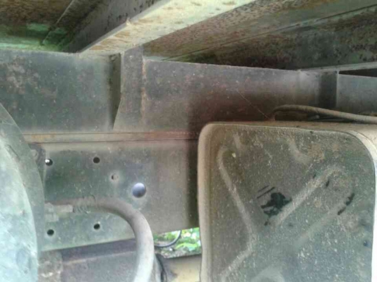 หกล้อ อีซูซุ NPR120ฝาขาวปี42 แอร์ พ.เวอร์ ยาว5ม สภาพพรัอมใช้งาน เล่มทะเบียนพร้อมโอน