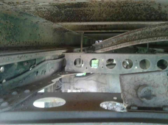 หกล้อ อีซูซุ NPR120ฝาขาวปี42 แอร์ พ.เวอร์ ยาว5ม สภาพพรัอมใช้งาน เล่มทะเบียนพร้อมโอน