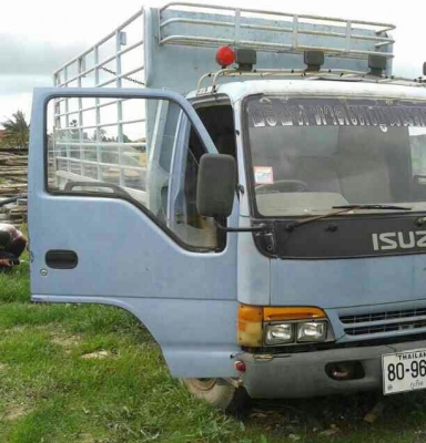 หกล้อ อีซูซุ NPR120ฝาขาวปี42 แอร์ พ.เวอร์ ยาว5ม สภาพพรัอมใช้งาน เล่มทะเบียนพร้อมโอน