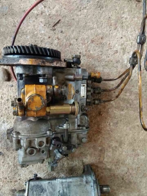 ขายไดสตาร์ทและปั๊ม Komatsu PC40 สนใจโทร. 080-8704656 และ 081-2792619