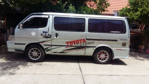 รถตู้ โตโยต้า