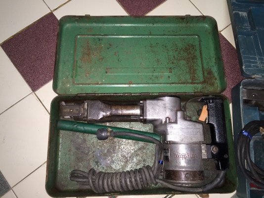 ขายเครื่องสกัดแย็กไฟฟ้ายี่ห้อMAKITAรุ่นHM1201พร้อมใช้งานครับ ขายเครื่องสกัดแย็กไฟฟ้ายี่ห้อMAKITAรุ่นHM1201พร้อมใช้งานครับ