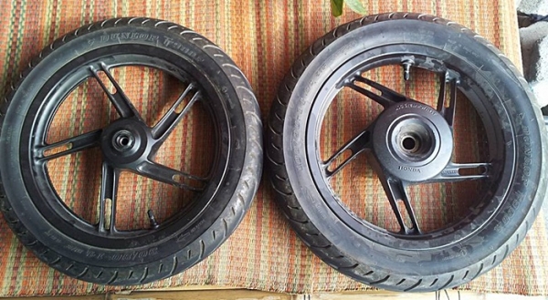 ล้อแม๊กซ์ PCX 150 พร้อมยาง ล้อแม๊กซ์ PCX 150 พร้อมยาง