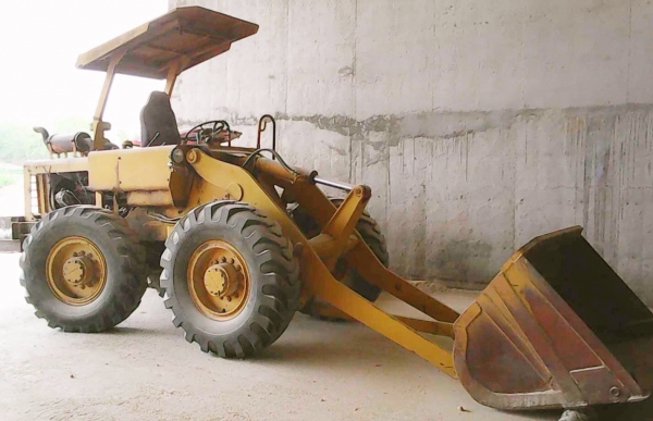 KOMATSU JH30 รถตักล้อยาง รถบอดี้สวยจัด ต่อแขนยาวครบพร้อมทำงานได้เลยครับ เครื่องยนต์ 6BB1 เครื่องแน่นแรงดีไม่มีเยิ้ม ปั๊มไฮดรอลิกส์แห้งดีไม่มีแตกเยิ้ม ขับง่ายใช้งานได้คล่องแคล่วมากครับ ช่วงล่างแน่น ยางสภาพดีทั้ง 4 ล้อประมาณ 70\% พร้อมใช้งาน เอกสารสัญญาซื้อข