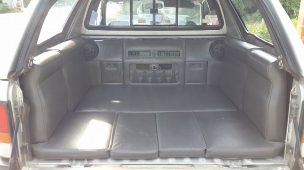 ขาย Nissan nv queen-cab ปี 42 สีบรอนซ์เงินสวยมาก ราคา 78,000 บาท +++++++