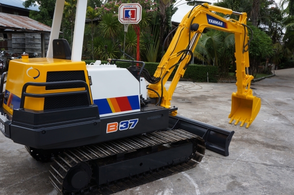 ขายรถขุด YANMAR B37 พร้อมลายหัวเจาะ (เทียบเท่า PC35)