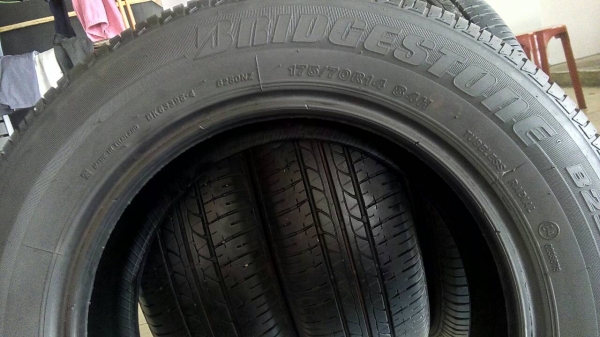175/70R14 BRIDGESTONE , ปี 2012 ชุด 4 เส้น tel.081-427-3941 175/70R14 BRIDGESTONE , ปี 2012 ชุด 4 เส้น tel.081-427-3941